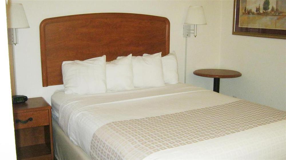 Americas Best Value Inn And Suites Бисмарк Номер фото